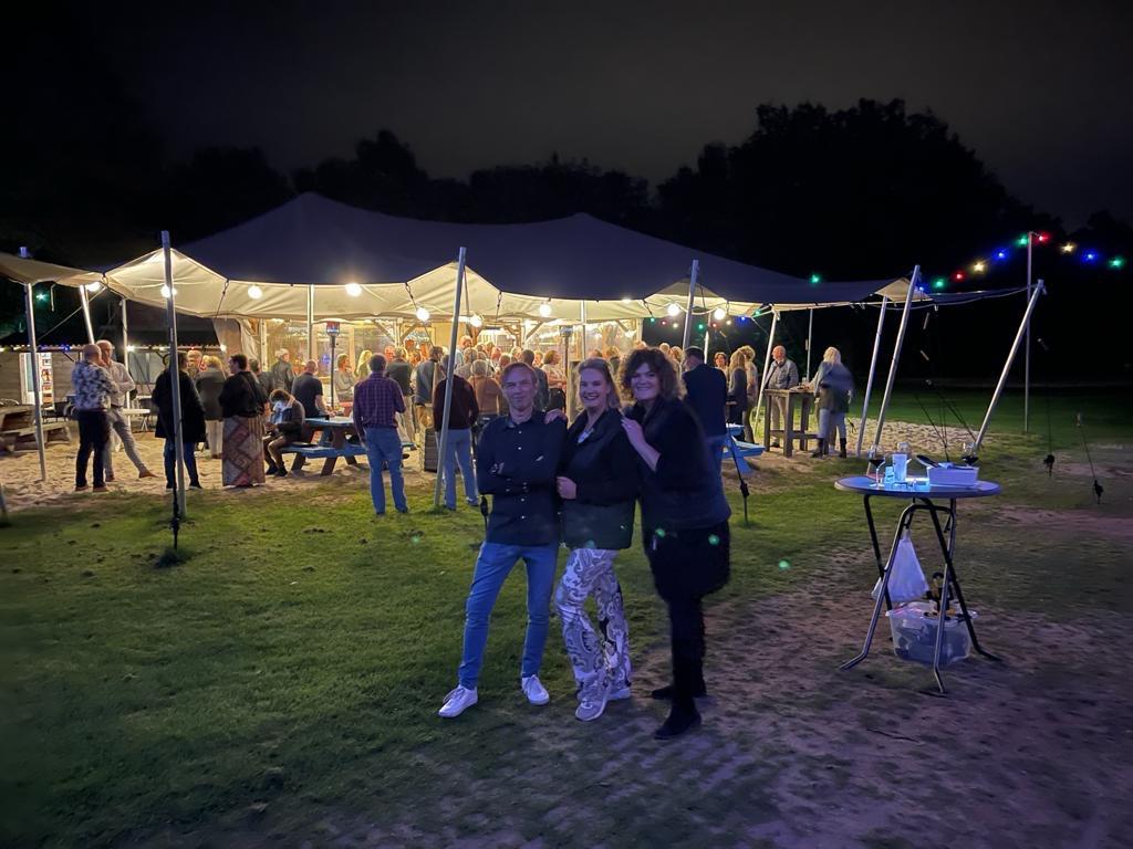beachprty singlesborrel Wierden Vriezenveen dating singlescafe singleparty datingavond ontmoetingsavond singles vrijgezel alleenstaand DatingOost Dating Oost DatingOost.nl datingsite Oost-Nederland oosten datingbureau relatiebureau matchmaker relatiebemiddelingsbureau bemiddelingsbureau 